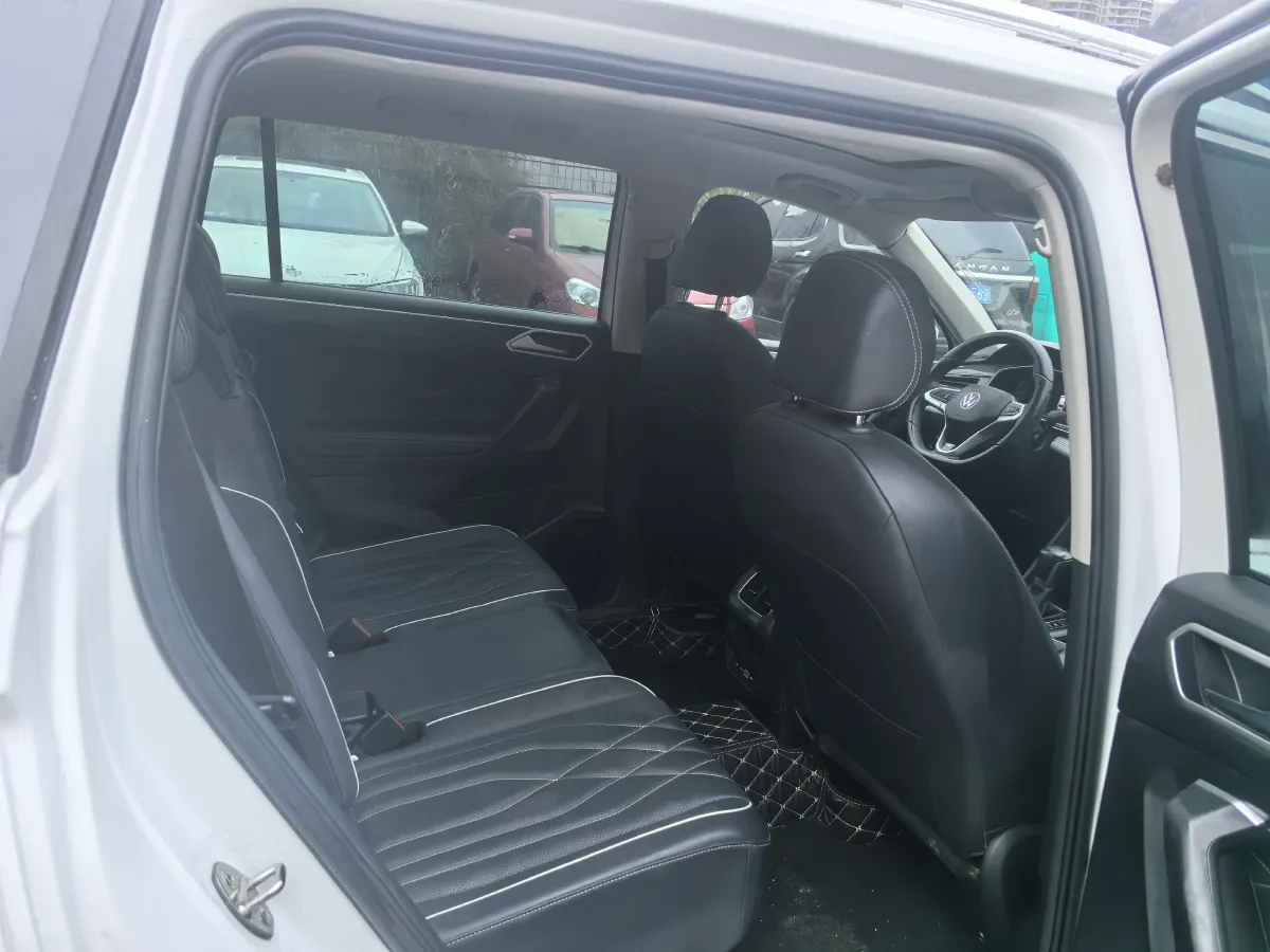 2023 Volkswagen Tiguan L 2.0T 186HP L4 7DCT,autocango,china used car exporter,china ev exporter,chinese used car exporter,chinese used ev exporter