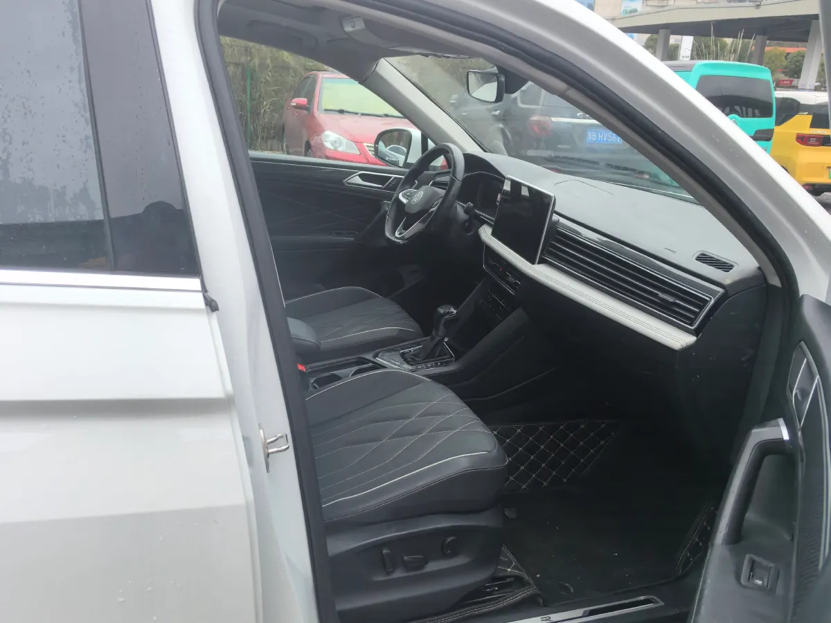 2023 Volkswagen Tiguan L 2.0T 186HP L4 7DCT,autocango,china used car exporter,china ev exporter,chinese used car exporter,chinese used ev exporter