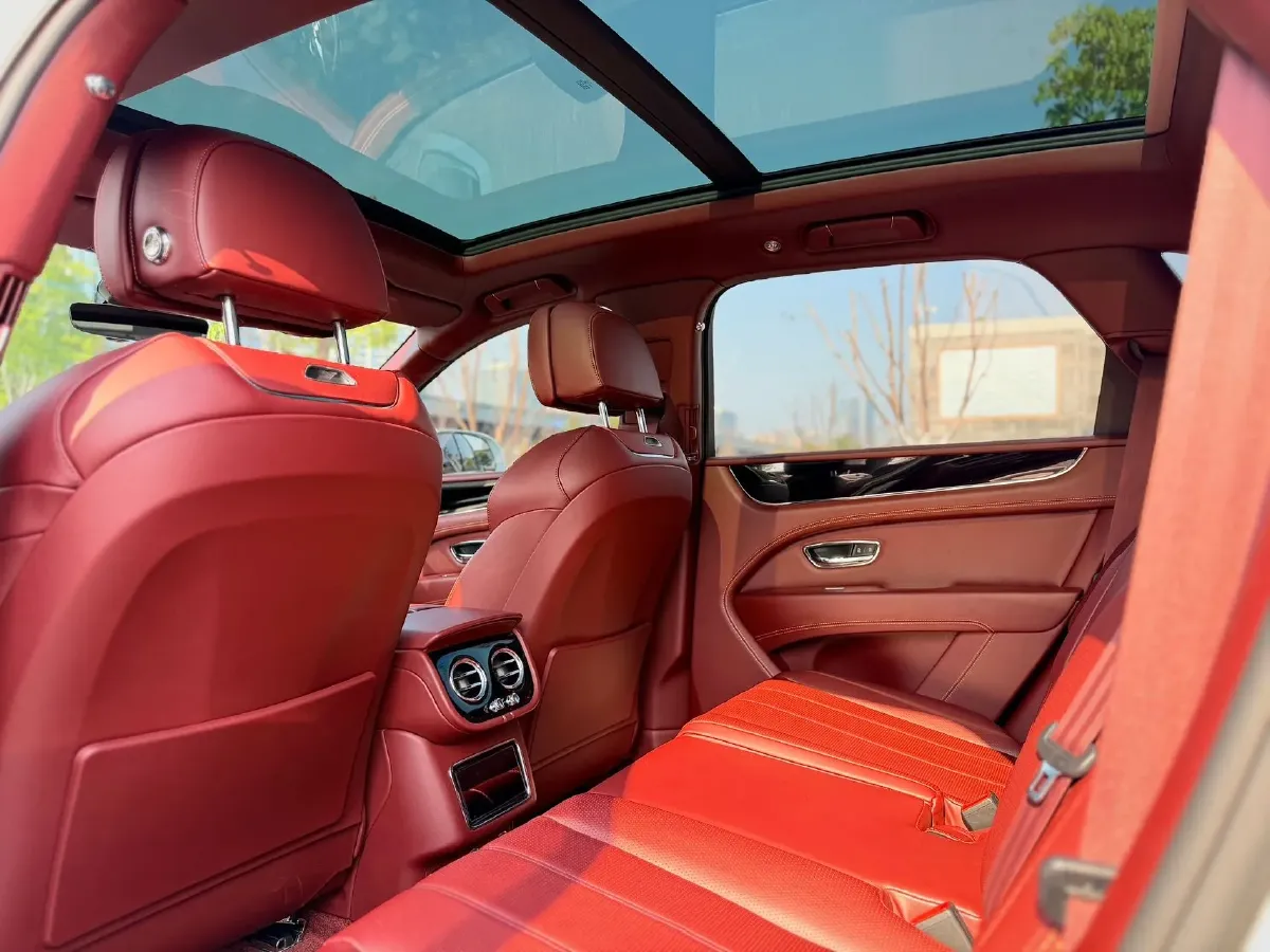 2022 Bentley Bentayga 4.0T 550HP V8 8AT,autocango,china used car exporter,china ev exporter,chinese used car exporter,chinese used ev exporter