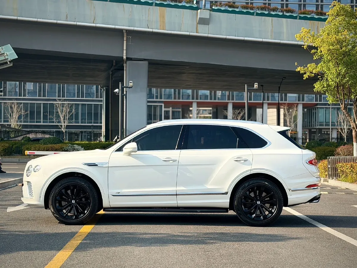 2022 Bentley Bentayga 4.0T 550HP V8 8AT,autocango,china used car exporter,china ev exporter,chinese used car exporter,chinese used ev exporter