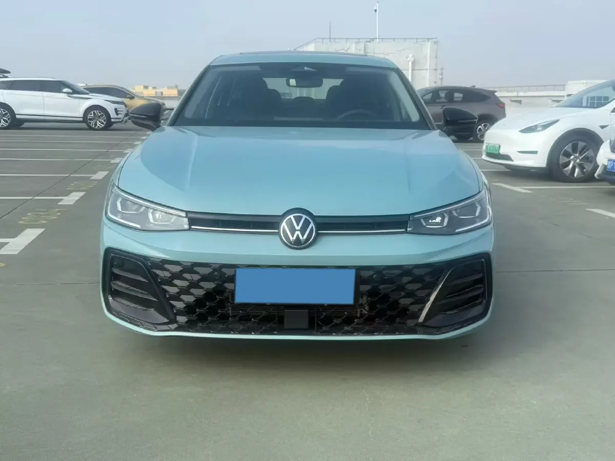2025 Volkswagen Passat 2.0T 220HP L4 7DCT,autocango,china used car exporter,china ev exporter,chinese used car exporter,chinese used ev exporter