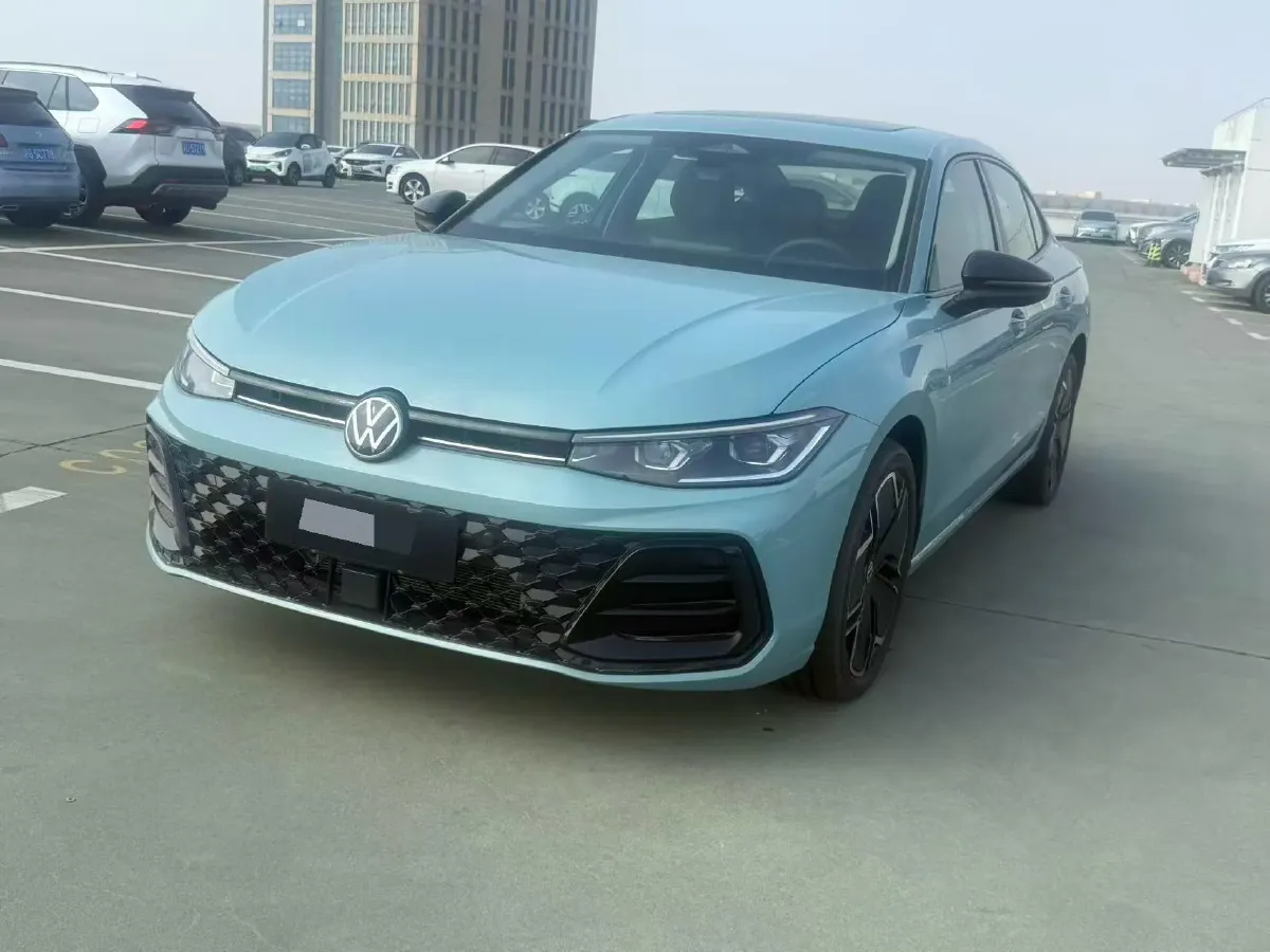 2025 Volkswagen Passat 2.0T 220HP L4 7DCT,autocango,china used car exporter,china ev exporter,chinese used car exporter,chinese used ev exporter