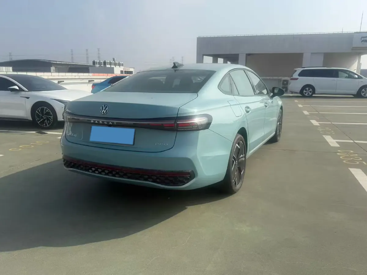 2025 Volkswagen Passat 2.0T 220HP L4 7DCT,autocango,china used car exporter,china ev exporter,chinese used car exporter,chinese used ev exporter