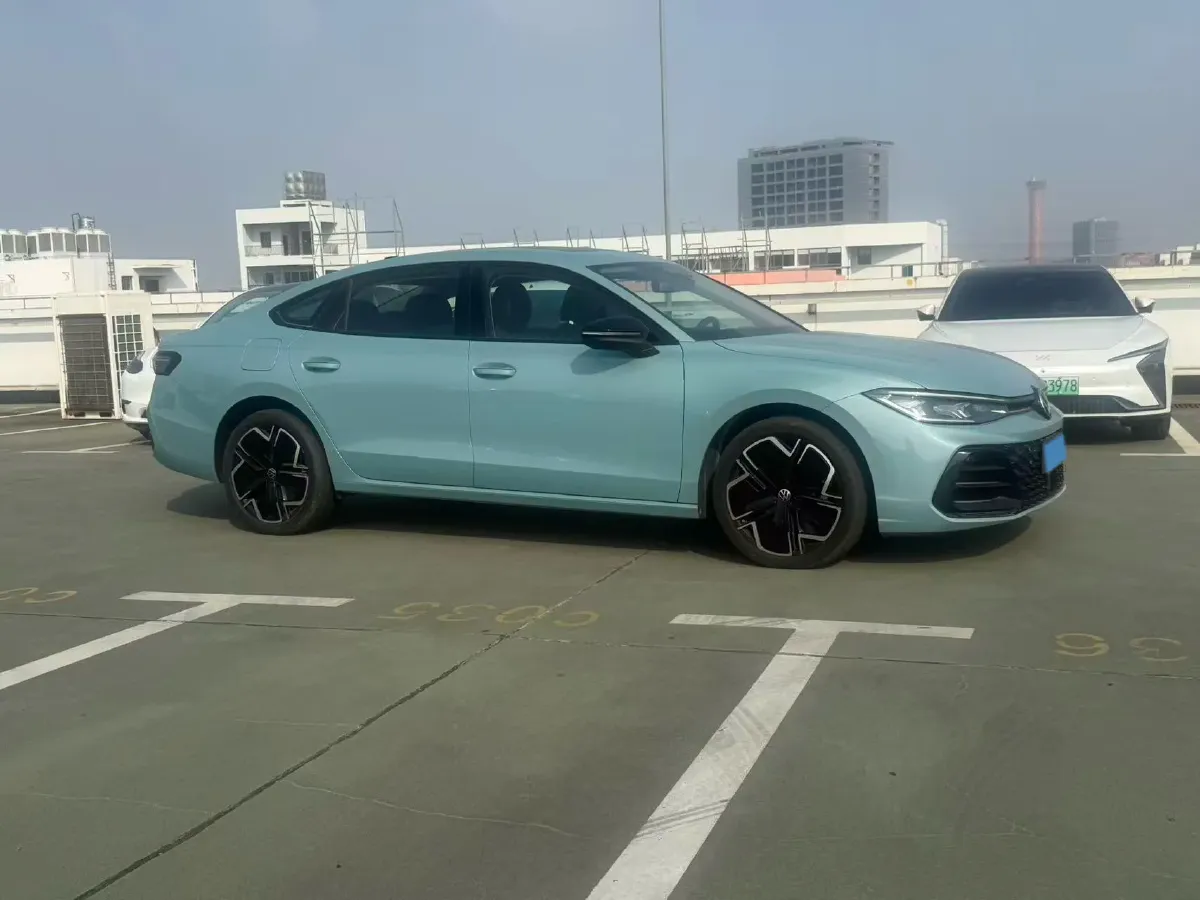 2025 Volkswagen Passat 2.0T 220HP L4 7DCT,autocango,china used car exporter,china ev exporter,chinese used car exporter,chinese used ev exporter