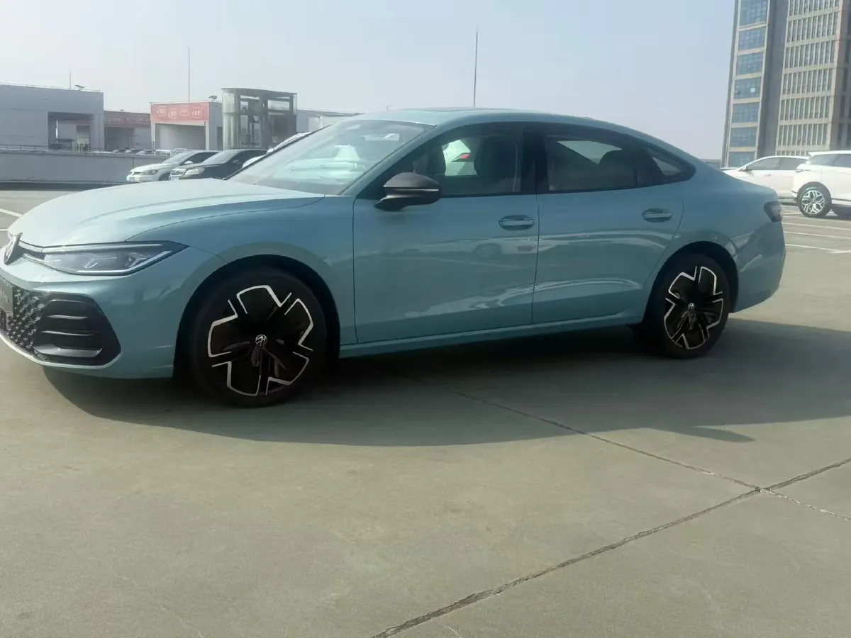 2025 Volkswagen Passat 2.0T 220HP L4 7DCT,autocango,china used car exporter,china ev exporter,chinese used car exporter,chinese used ev exporter