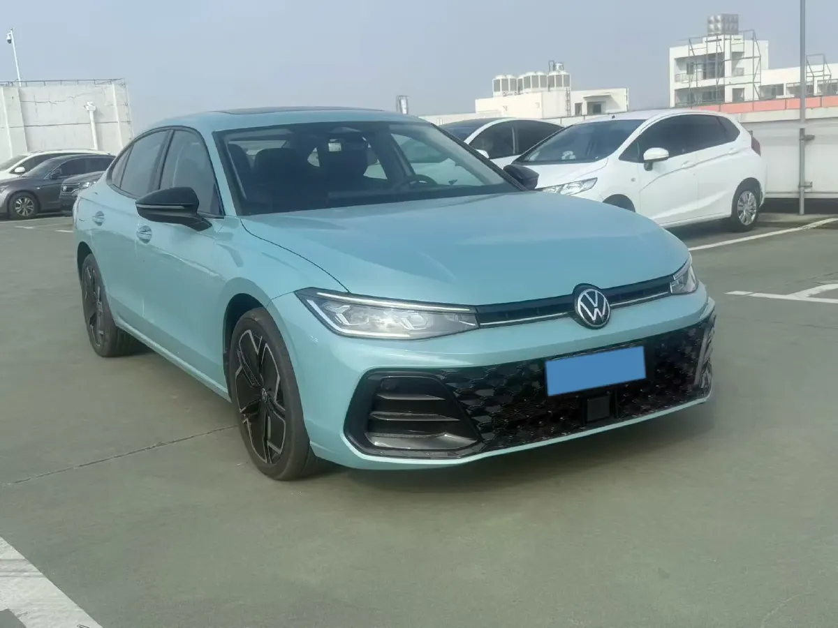 2025 Volkswagen Passat 2.0T 220HP L4 7DCT,autocango,china used car exporter,china ev exporter,chinese used car exporter,chinese used ev exporter