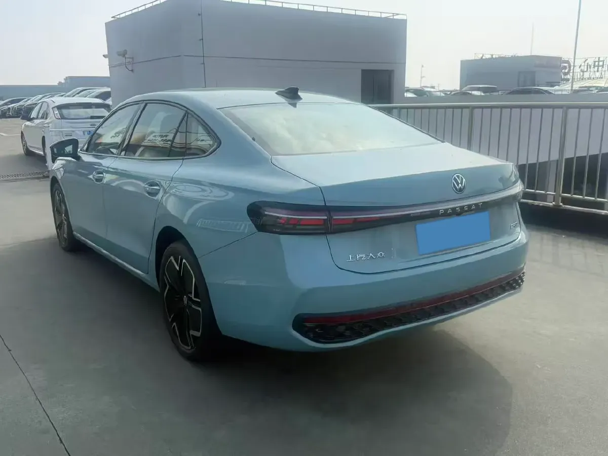 2025 Volkswagen Passat 2.0T 220HP L4 7DCT,autocango,china used car exporter,china ev exporter,chinese used car exporter,chinese used ev exporter