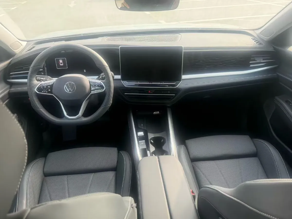 2025 Volkswagen Passat 2.0T 220HP L4 7DCT,autocango,china used car exporter,china ev exporter,chinese used car exporter,chinese used ev exporter