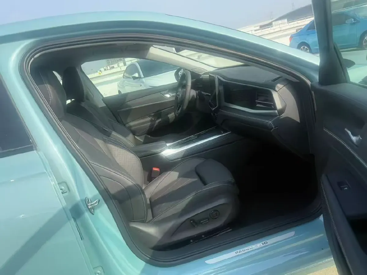 2025 Volkswagen Passat 2.0T 220HP L4 7DCT,autocango,china used car exporter,china ev exporter,chinese used car exporter,chinese used ev exporter