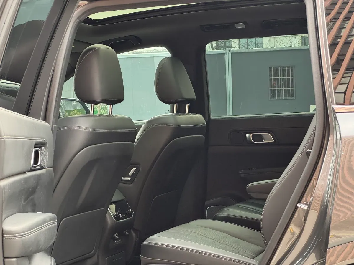 2020 Li ONE Range Extended 131HP REEV 40.5KWH,autocango,china used car exporter,china ev exporter,chinese used car exporter,chinese used ev exporter