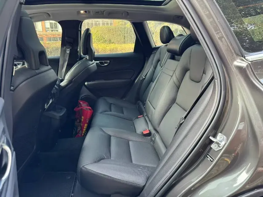 2018 Volvo XC60 2.0T 254HP L4 8AT,autocango,china used car exporter,china ev exporter,chinese used car exporter,chinese used ev exporter