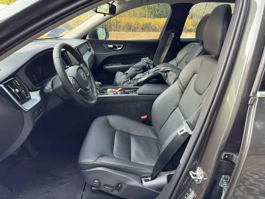 2018 Volvo XC60 2.0T 254HP L4 8AT,autocango,china used car exporter,china ev exporter,chinese used car exporter,chinese used ev exporter