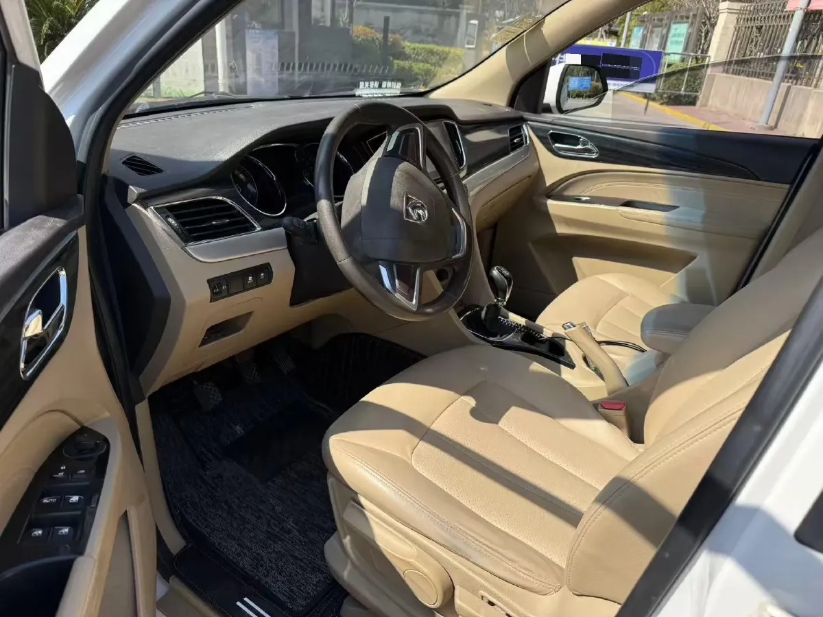 2016 BaoJun 730 1.5L 112HP L4 5MT,autocango,china used car exporter,china ev exporter,chinese used car exporter,chinese used ev exporter