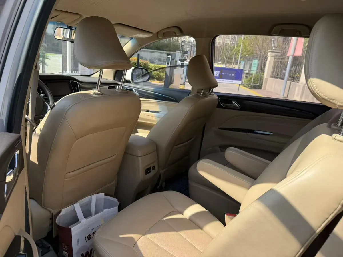 2016 BaoJun 730 1.5L 112HP L4 5MT,autocango,china used car exporter,china ev exporter,chinese used car exporter,chinese used ev exporter