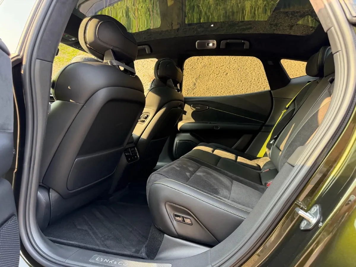 2025 LYNK&CO 10 EM-P 1.5T 163HP L4 3DHT PHEV,autocango,china used car exporter,china ev exporter,chinese used car exporter,chinese used ev exporter