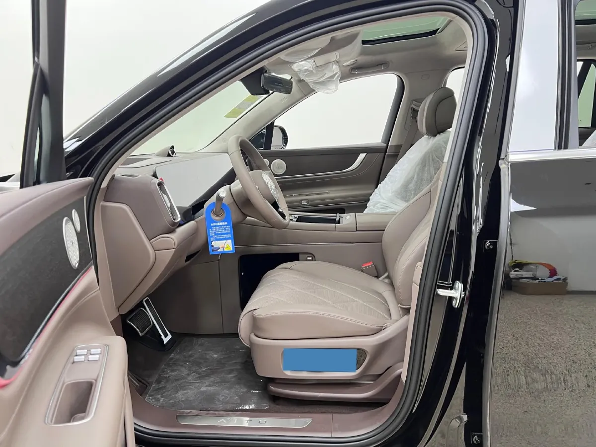 2025 AITO AITO M9 REEV 160HP REEV 52KWH,autocango,china used car exporter,china ev exporter,chinese used car exporter,chinese used ev exporter