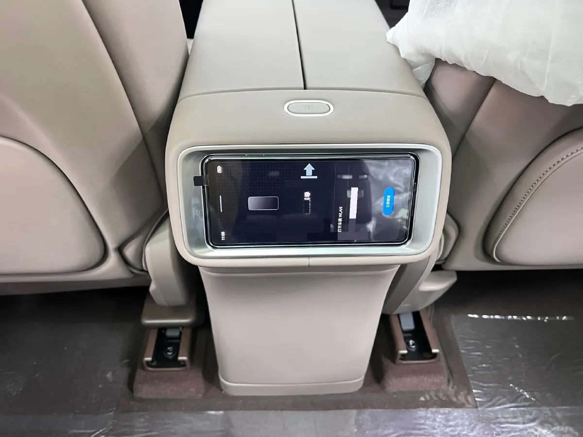 2025 AITO AITO M9 REEV 160HP REEV 52KWH,autocango,china used car exporter,china ev exporter,chinese used car exporter,chinese used ev exporter