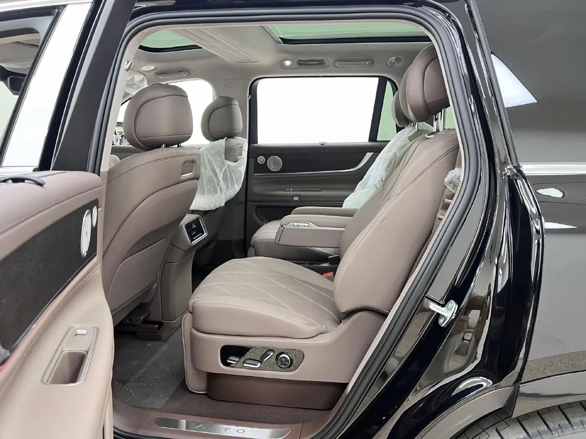 2025 AITO AITO M9 REEV 160HP REEV 52KWH,autocango,china used car exporter,china ev exporter,chinese used car exporter,chinese used ev exporter