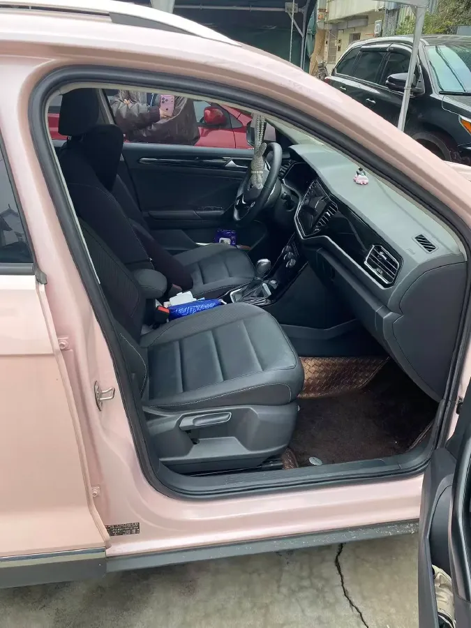 2021 Volkswagen T-Roc 1.4T 150HP L4 7DCT,autocango,china used car exporter,china ev exporter,chinese used car exporter,chinese used ev exporter