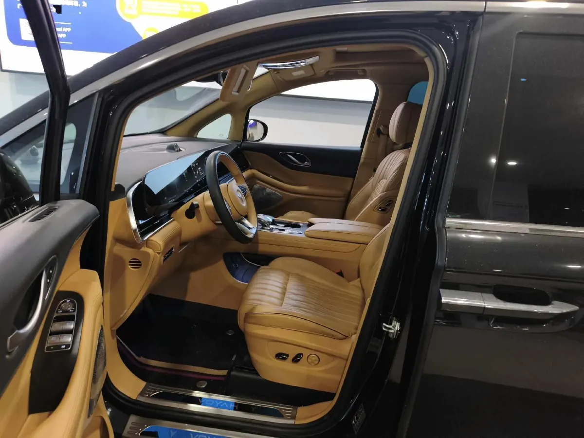 2022 Voyah Dream BEV 108.7KWH,autocango,china used car exporter,china ev exporter,chinese used car exporter,chinese used ev exporter