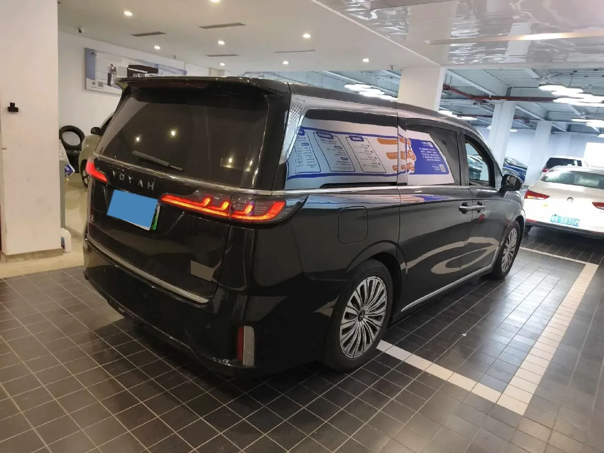 2022 Voyah Dream BEV 108.7KWH,autocango,china used car exporter,china ev exporter,chinese used car exporter,chinese used ev exporter