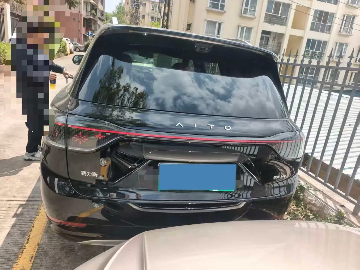 2025 AITO AITO M9 REEV 160HP REEV 52KWH,autocango,china used car exporter,china ev exporter,chinese used car exporter,chinese used ev exporter