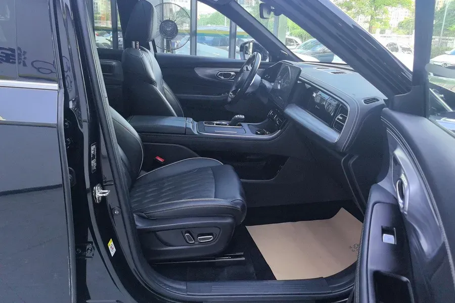 2022 GAC Trumpchi GS8 2.0T 252HP L4 8AT,autocango,china used car exporter,china ev exporter,chinese used car exporter,chinese used ev exporter