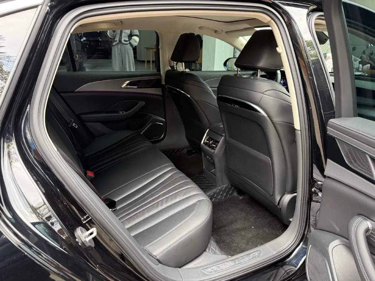 2023 HongQi H5 2.0T 224HP L4 8AT,autocango,china used car exporter,china ev exporter,chinese used car exporter,chinese used ev exporter