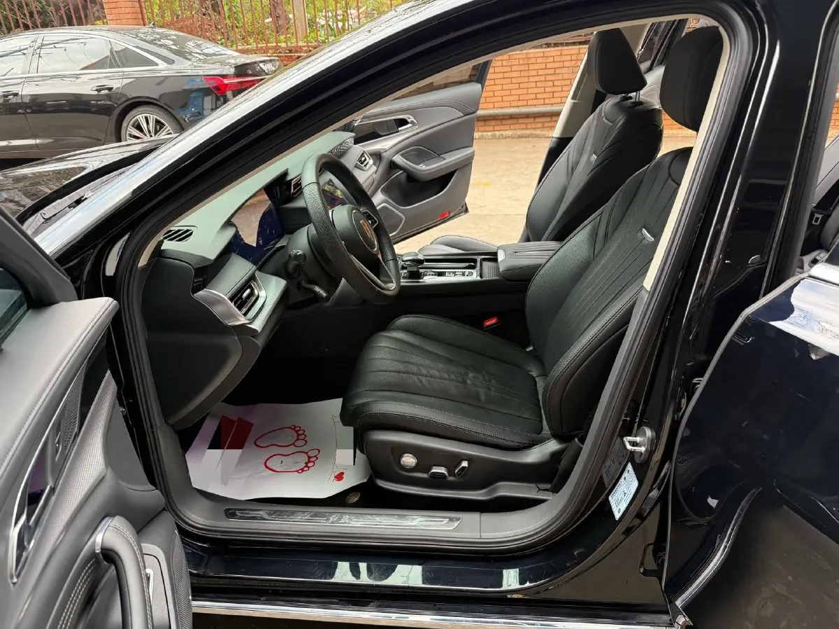 2023 HongQi H5 2.0T 224HP L4 8AT,autocango,china used car exporter,china ev exporter,chinese used car exporter,chinese used ev exporter