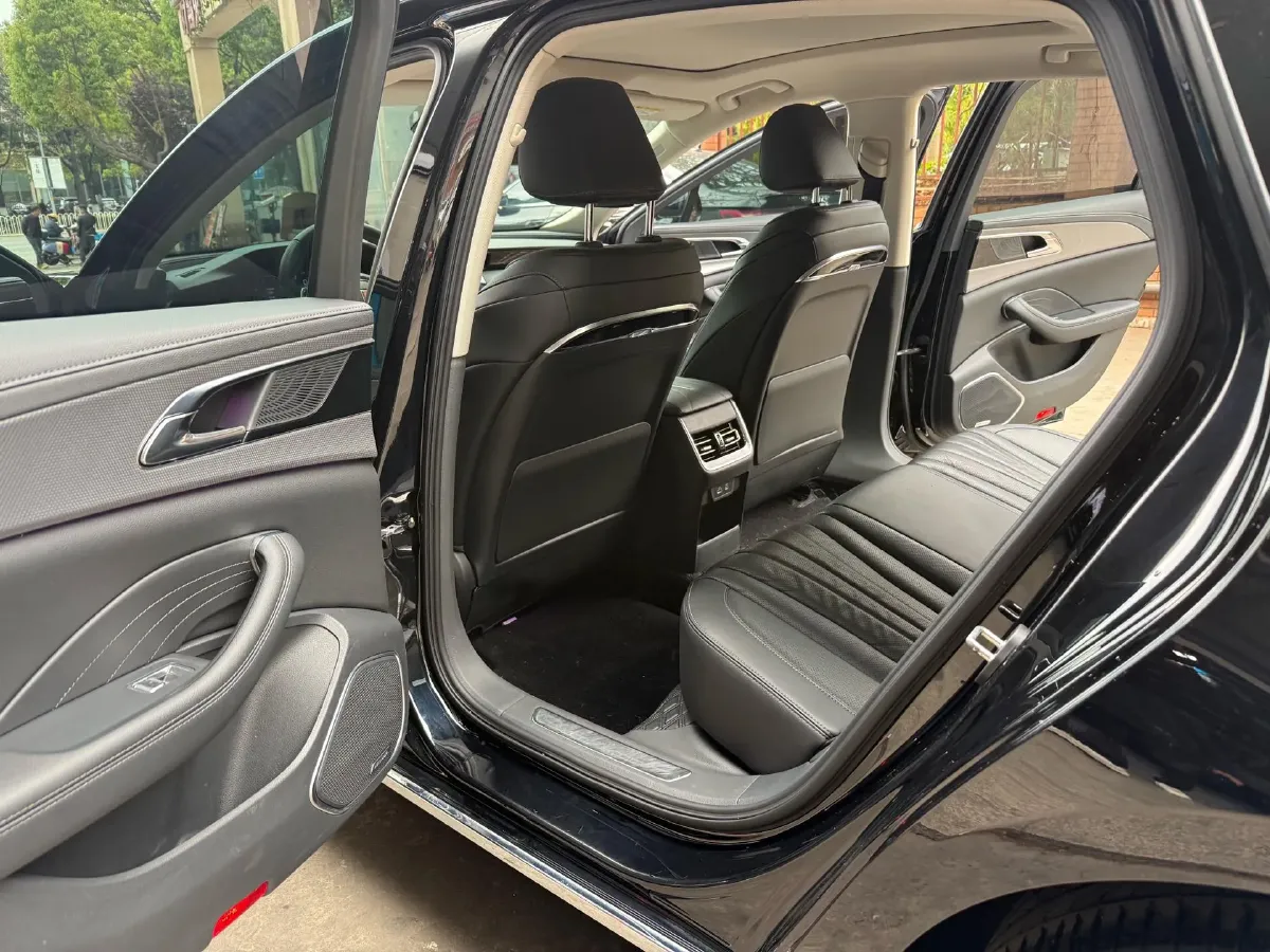 2023 HongQi H5 2.0T 224HP L4 8AT,autocango,china used car exporter,china ev exporter,chinese used car exporter,chinese used ev exporter