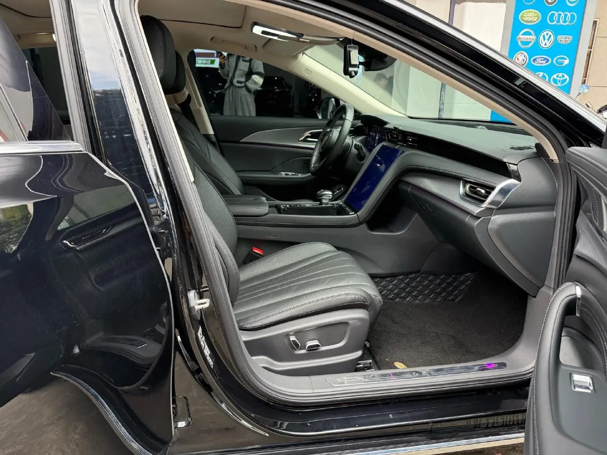 2023 HongQi H5 2.0T 224HP L4 8AT,autocango,china used car exporter,china ev exporter,chinese used car exporter,chinese used ev exporter