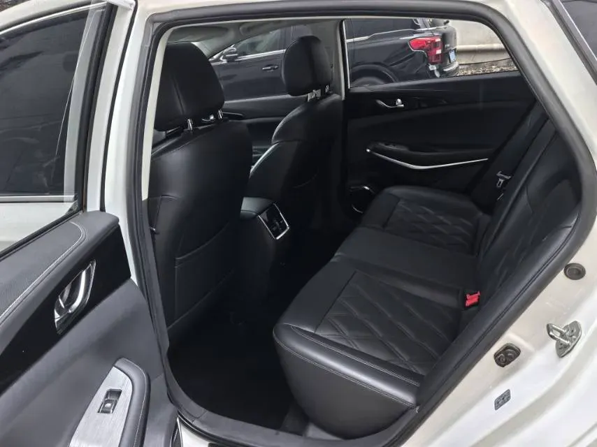 2022 ChangAn Raeton CC 1.5T 188HP L4 7DCT,autocango,china used car exporter,china ev exporter,chinese used car exporter,chinese used ev exporter