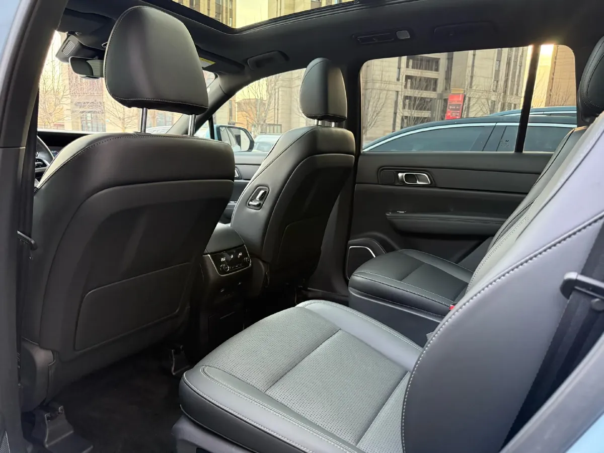 2021 Li ONE Range Extended 131HP REEV 40.5KWH,autocango,china used car exporter,china ev exporter,chinese used car exporter,chinese used ev exporter