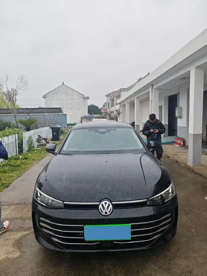 2025 Volkswagen Passat 2.0T 220HP L4 7DCT,autocango,china used car exporter,china ev exporter,chinese used car exporter,chinese used ev exporter