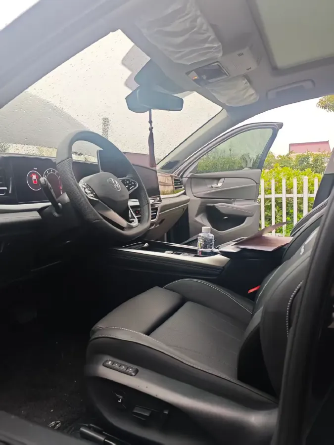 2025 Volkswagen Passat 2.0T 220HP L4 7DCT,autocango,china used car exporter,china ev exporter,chinese used car exporter,chinese used ev exporter