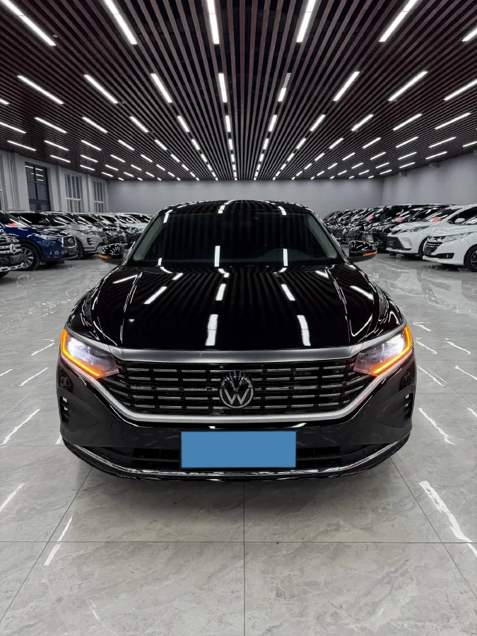 2025 Volkswagen Passat 2.0T 220HP L4 7DCT,autocango,china used car exporter,china ev exporter,chinese used car exporter,chinese used ev exporter