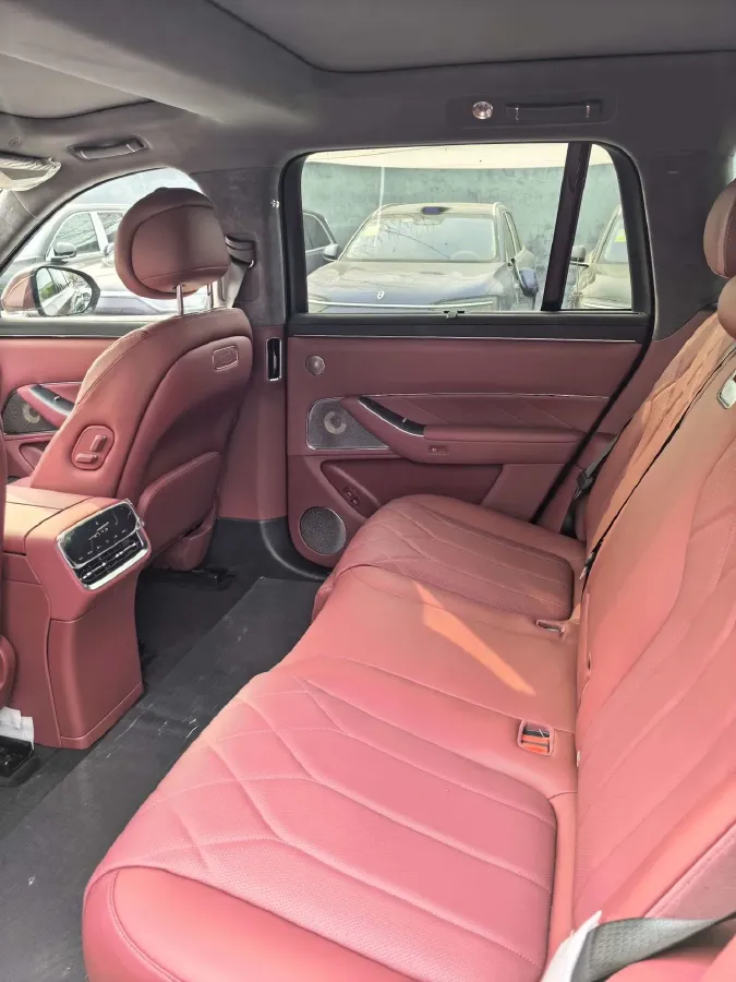 2025 AITO AITO M8 REEV 160HP REEV 53.4KWH,autocango,china used car exporter,china ev exporter,chinese used car exporter,chinese used ev exporter