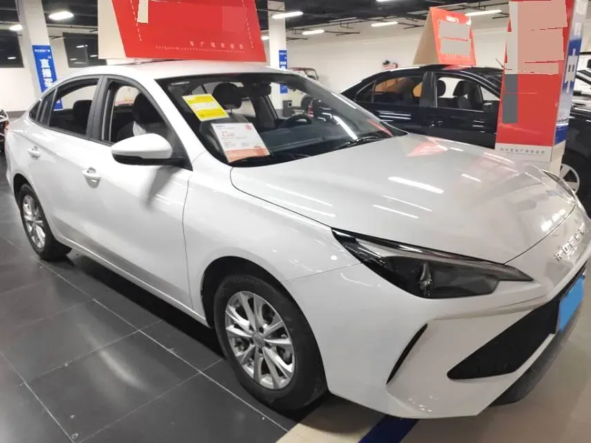 2023 Roewe i5 1.5L 129HP L4 5MT,autocango,china used car exporter,china ev exporter,chinese used car exporter,chinese used ev exporter