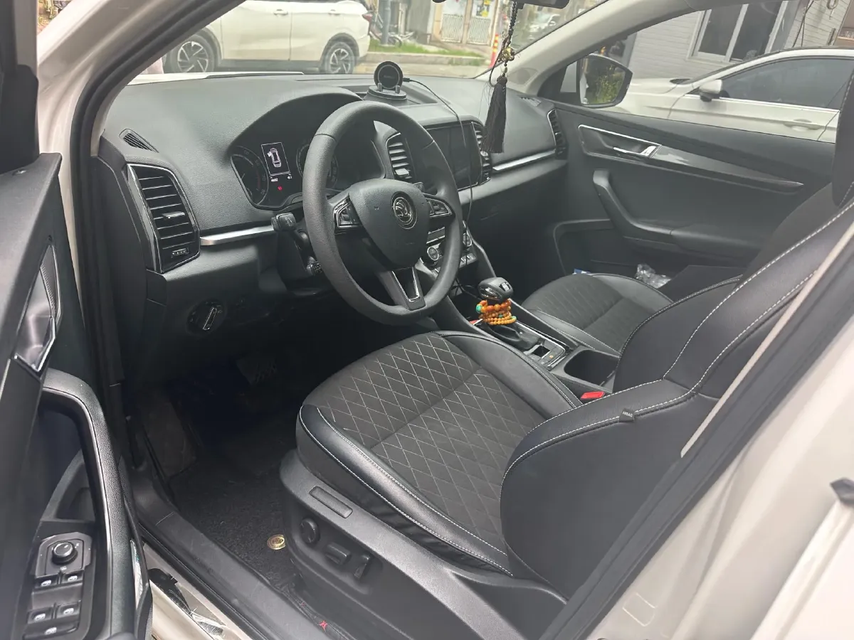 2020 Skoda Karoq 1.4T 150HP L4 7DCT,autocango,china used car exporter,china ev exporter,chinese used car exporter,chinese used ev exporter