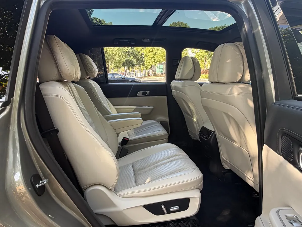 2020 Li ONE Range Extended 131HP REEV 40.5KWH,autocango,china used car exporter,china ev exporter,chinese used car exporter,chinese used ev exporter