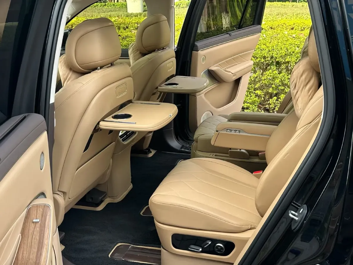 2025 AITO AITO M8 REEV 160HP REEV 53.4KWH,autocango,china used car exporter,china ev exporter,chinese used car exporter,chinese used ev exporter