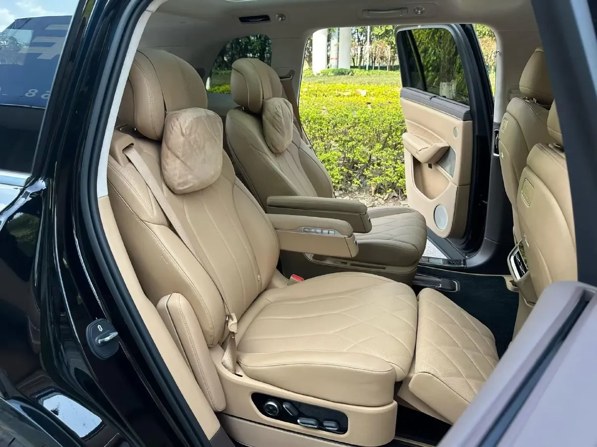 2025 AITO AITO M8 REEV 160HP REEV 53.4KWH,autocango,china used car exporter,china ev exporter,chinese used car exporter,chinese used ev exporter