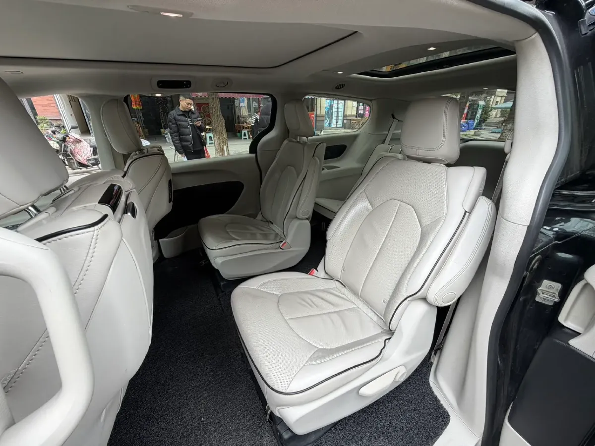 2018 Chrysler Pacifica 3.6L 245HP V6 E-CVT PHEV 16KWH,autocango,china used car exporter,china ev exporter,chinese used car exporter,chinese used ev exporter