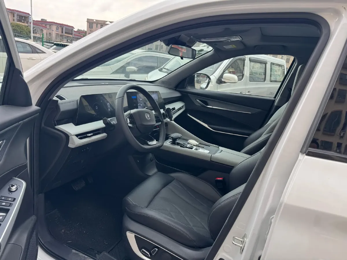 2024 ChangAn CS75 Plus 1.5T 188HP L4 8AT,autocango,china used car exporter,china ev exporter,chinese used car exporter,chinese used ev exporter