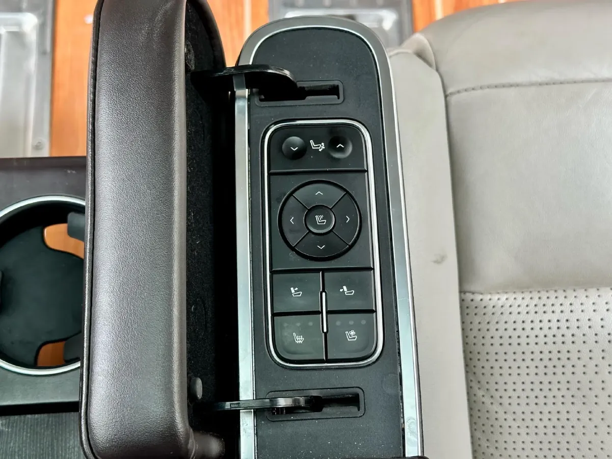 2021 GAC Trumpchi M8 2.0T 252HP L4 8AT,autocango,china used car exporter,china ev exporter,chinese used car exporter,chinese used ev exporter