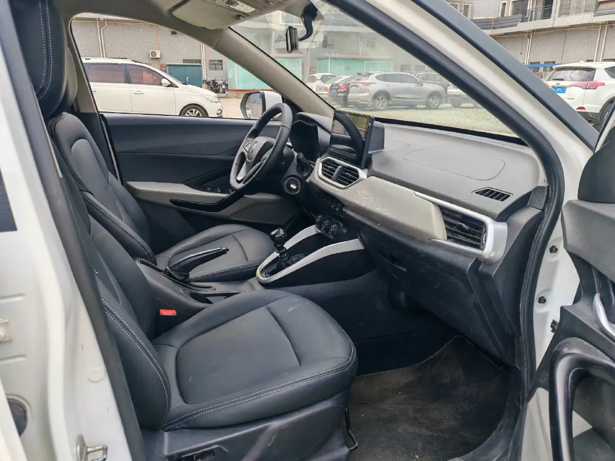 2021 BaoJun 510 1.5L 99HP L4 6MT,autocango,china used car exporter,china ev exporter,chinese used car exporter,chinese used ev exporter