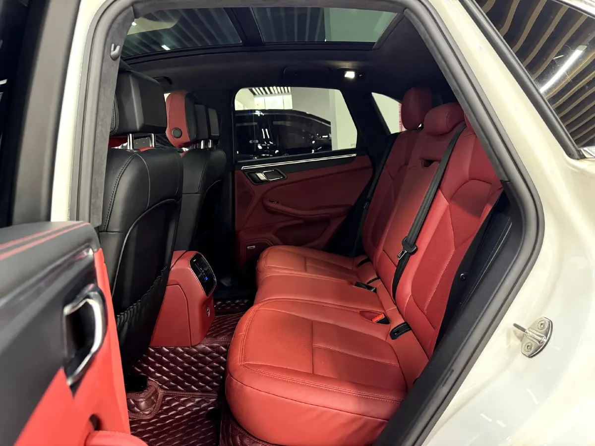 2021 Porsche Macan 2.0T 252HP L4 7DCT,autocango,china used car exporter,china ev exporter,chinese used car exporter,chinese used ev exporter