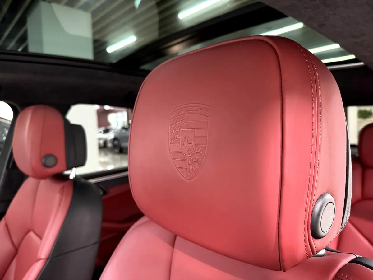 2021 Porsche Macan 2.0T 252HP L4 7DCT,autocango,china used car exporter,china ev exporter,chinese used car exporter,chinese used ev exporter