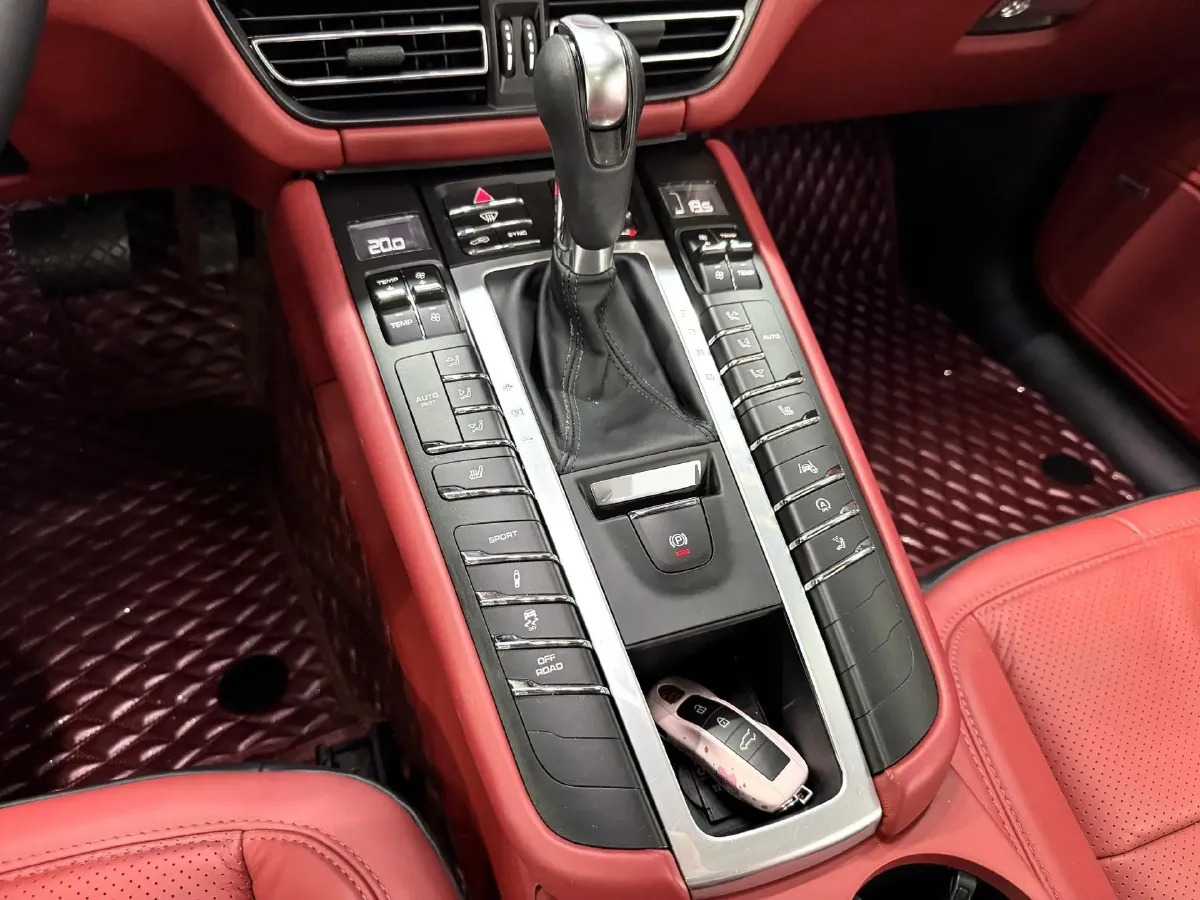 2021 Porsche Macan 2.0T 252HP L4 7DCT,autocango,china used car exporter,china ev exporter,chinese used car exporter,chinese used ev exporter