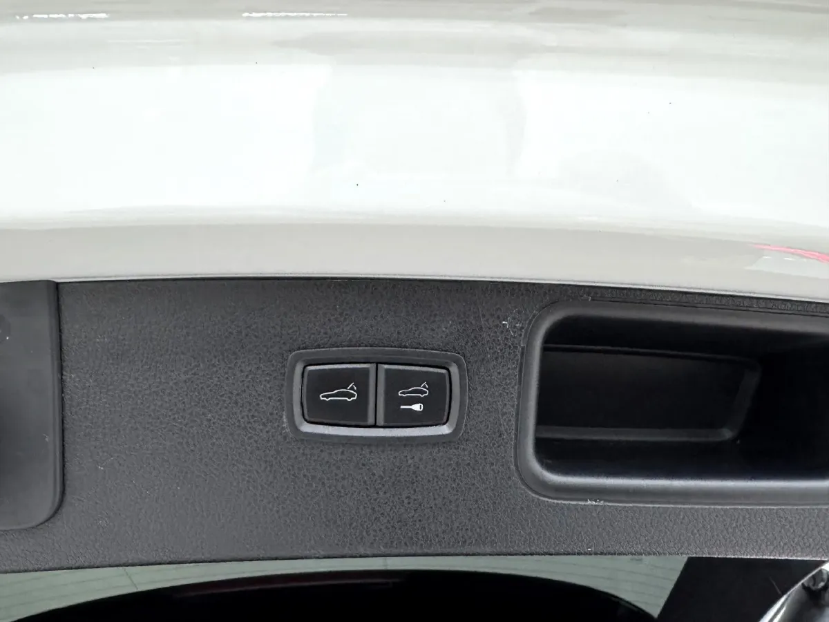 2021 Porsche Macan 2.0T 252HP L4 7DCT,autocango,china used car exporter,china ev exporter,chinese used car exporter,chinese used ev exporter